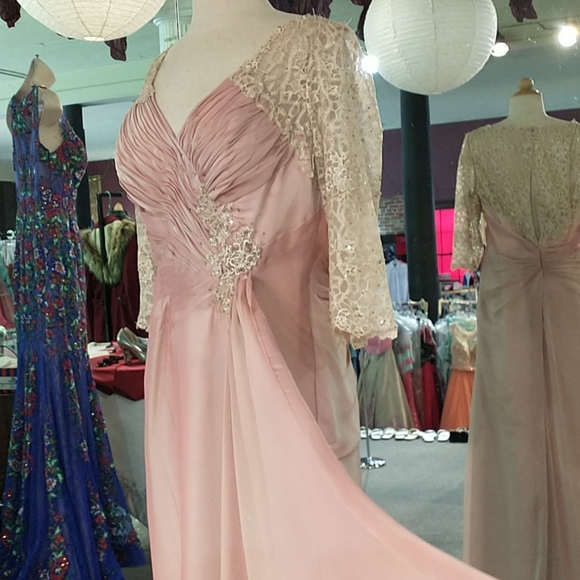 Val Stefani Couture MOB - Picture 2 of 5